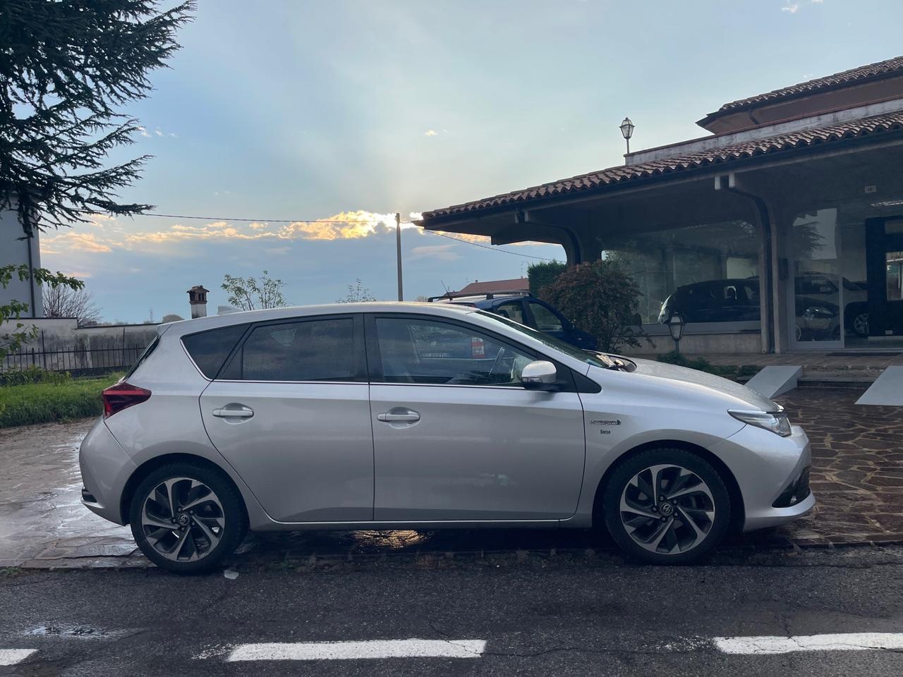 Toyota Auris 1.8 Hybrid Lounge