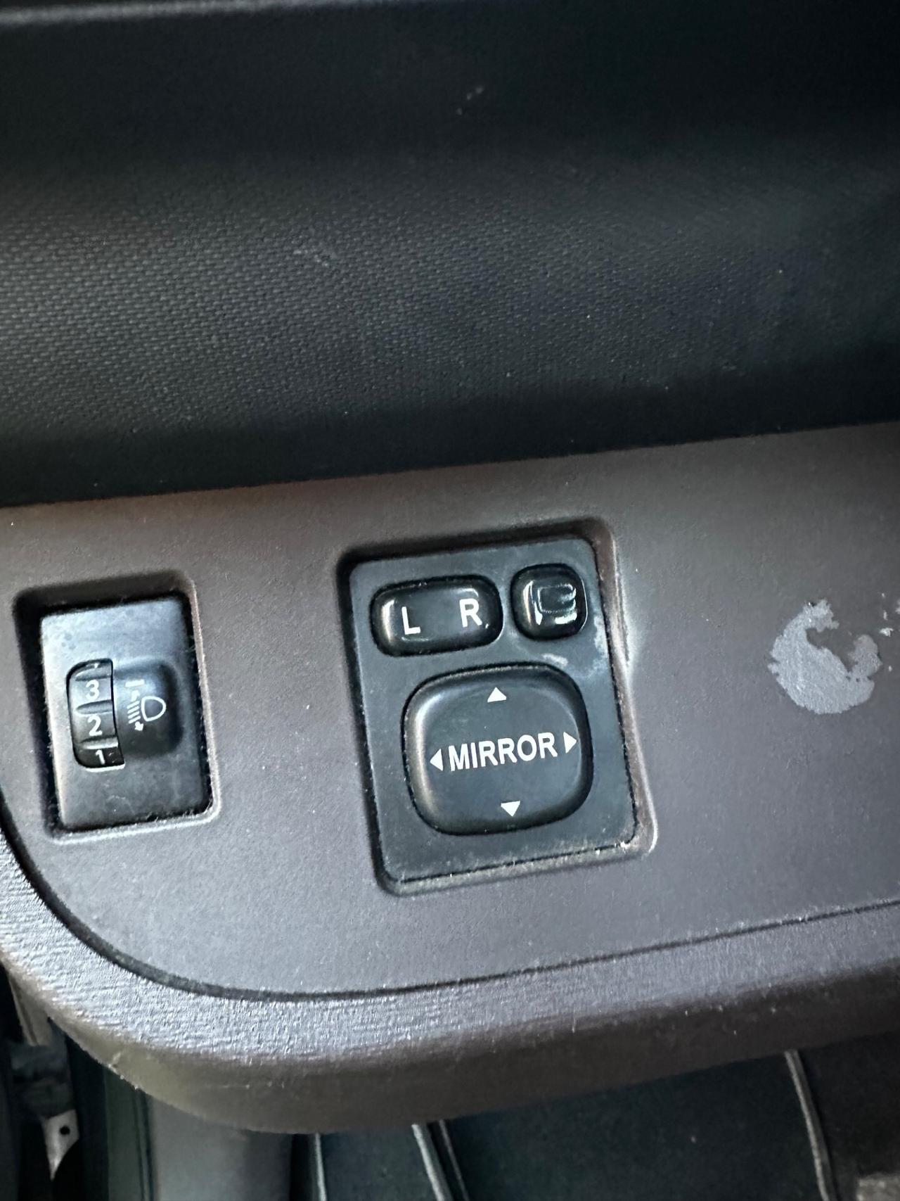 Toyota iQ 1.0 Multidrive Versione Lancio nero perlato !