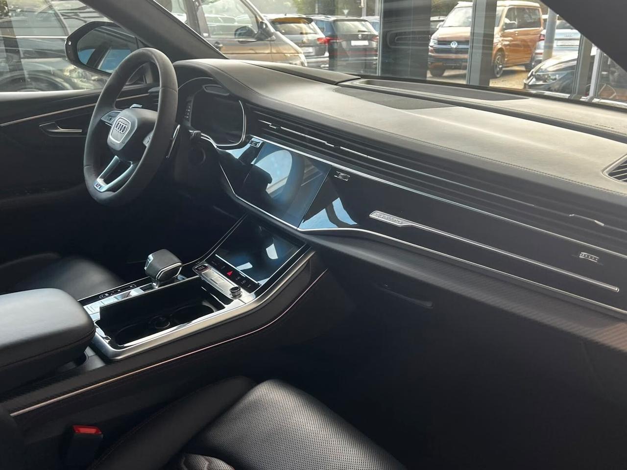 Audi Q8 RS TFSI V8 quattro tiptronic