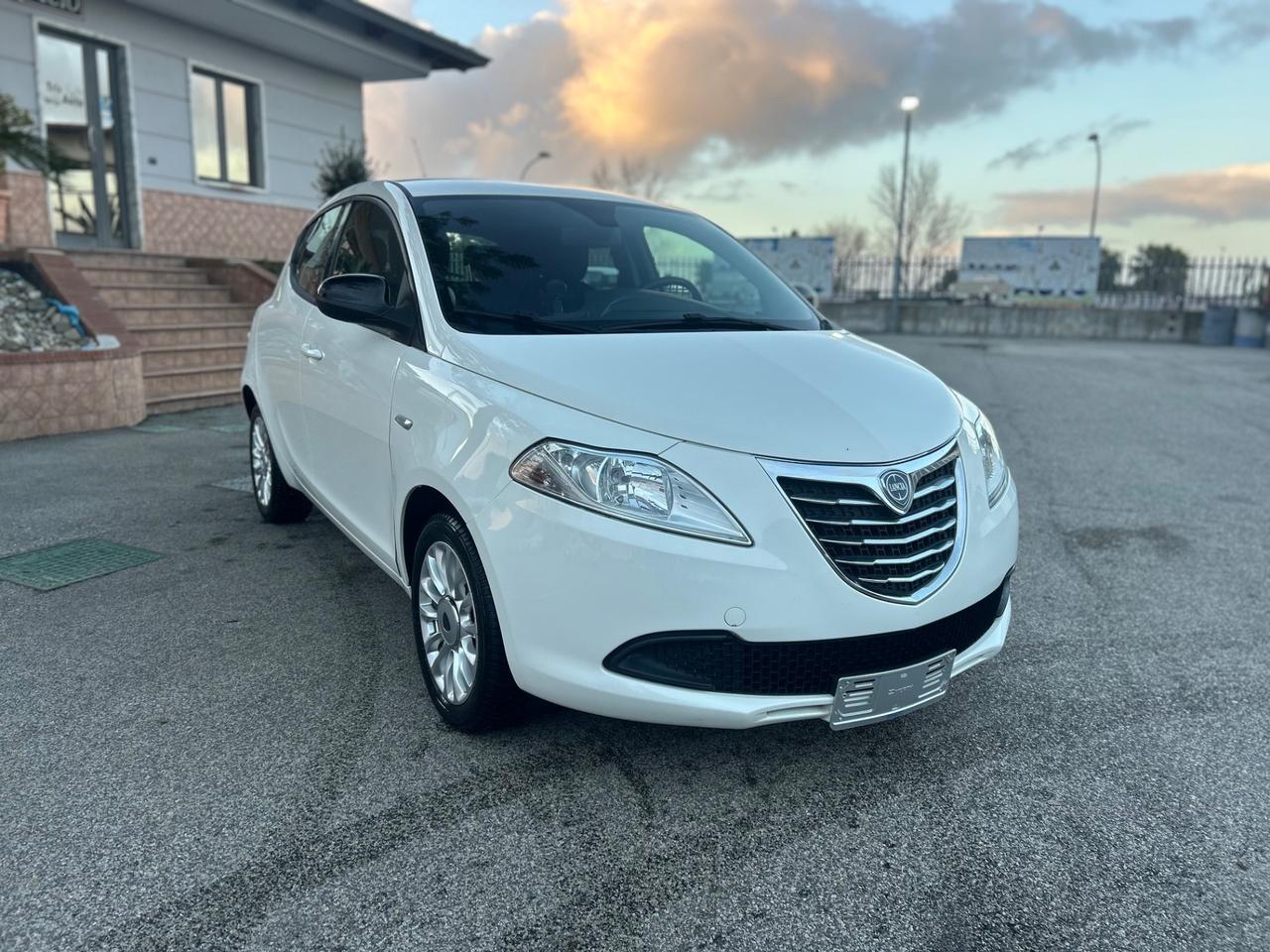 Lancia Ypsilon 1.2 69 CV 5 porte S&S Platinum