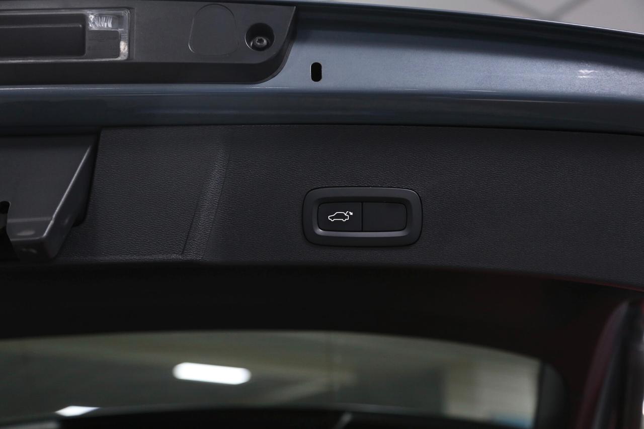 Volvo XC40 T5 Recharge Plug-in Hybrid Inscription auto