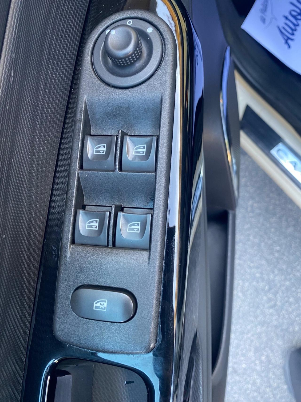 Renault Captur 1.5 dCi Anno 2014 RIGENERATO GARANZ