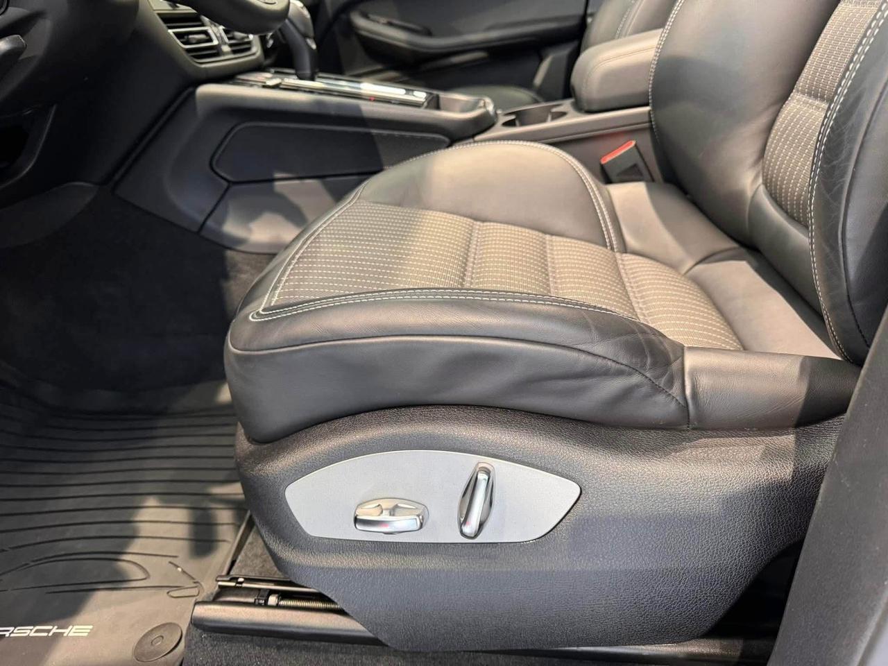 Porsche Macan 2.0 T 265cv scarico ,tetto apribile in garanzia