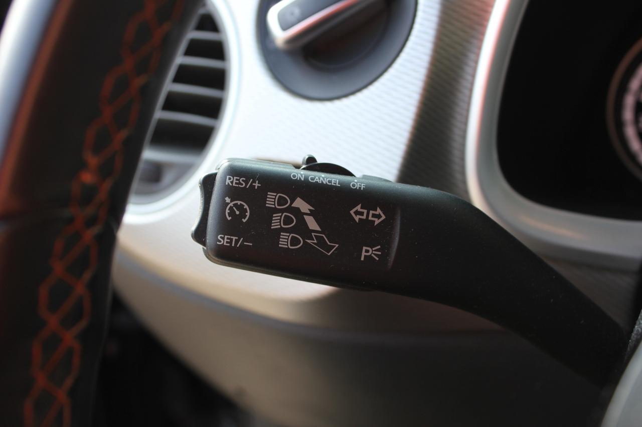 Volkswagen Maggiolino 1.2 TSI Club DSG NAVY FARI FULL LED