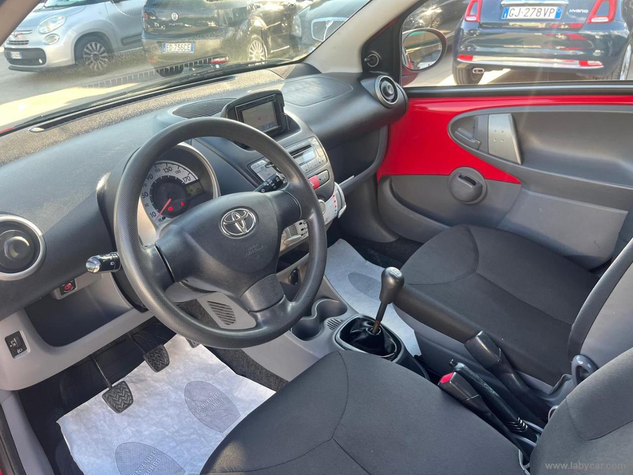 TOYOTA Aygo 1.0 VVT-i 5p. Sol Connect PER NEOPATENTATI