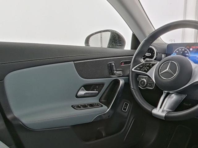 MERCEDES-BENZ CLA 180 Automatic Shooting Brake Line Advanced