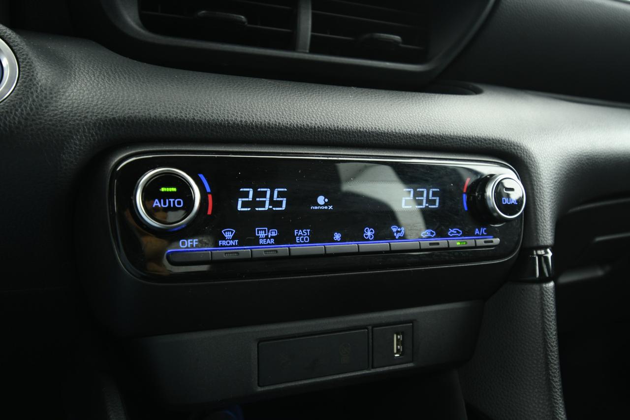 TOYOTA Yaris 1.5h Style CAMERA+ACC+APP CONNECT+NEOPATENTATI