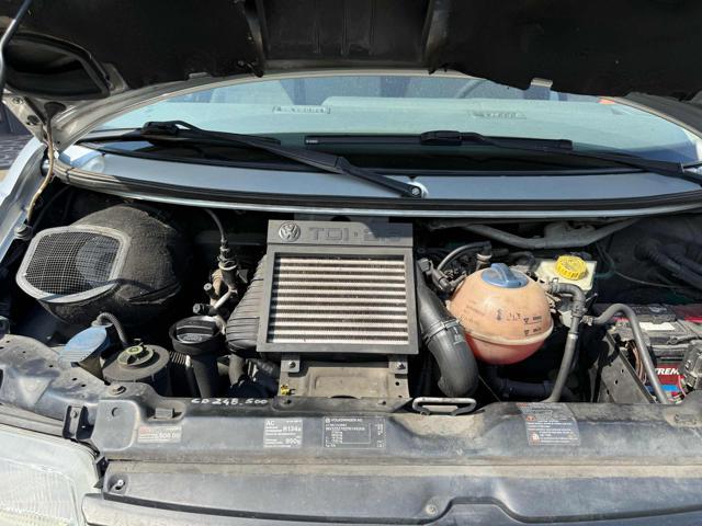 VOLKSWAGEN Transporter Transp. 2.5 TDI/102CV cat Multivan 8 POSTI