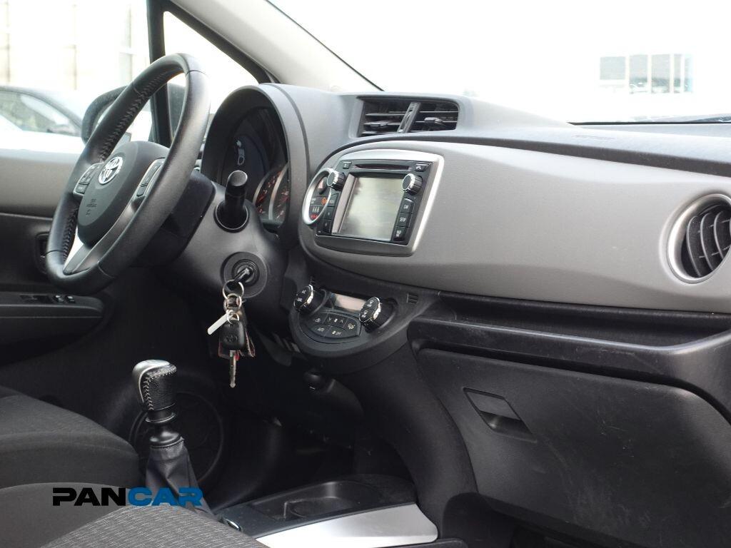 Toyota Yaris 1.3 5 porte Lounge Multidrive