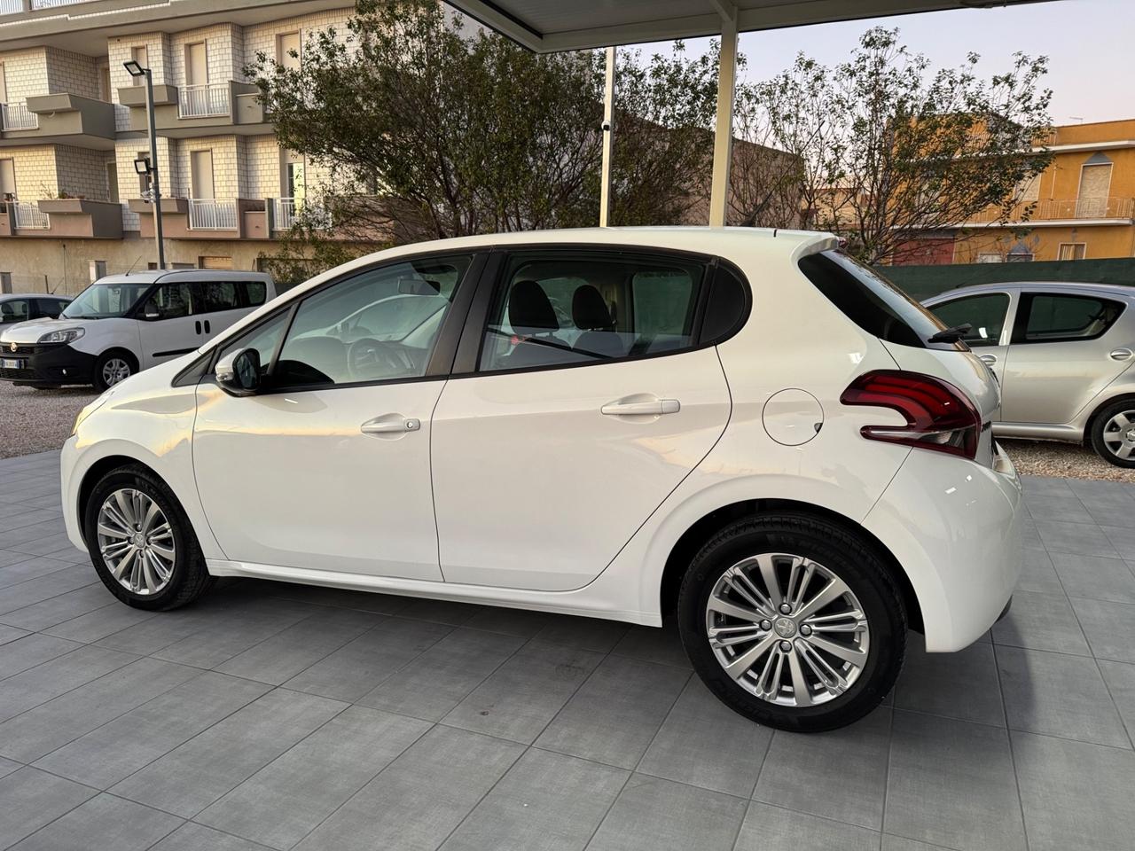 Peugeot 208 BlueHDi 75 5 porte Allure