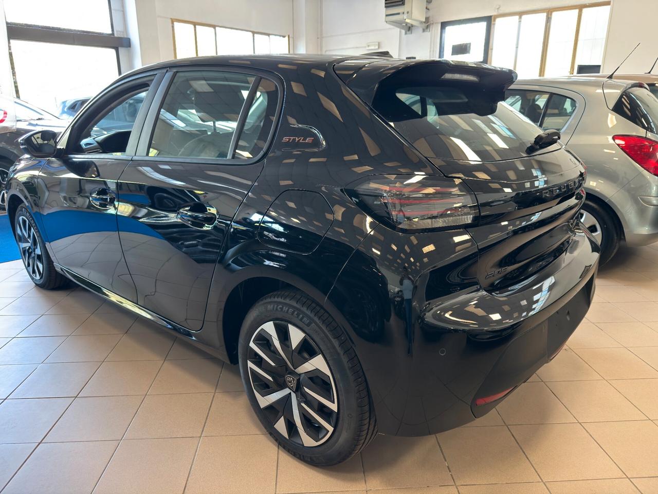 Peugeot 208 Hybrid 110 e-DCS6 Style