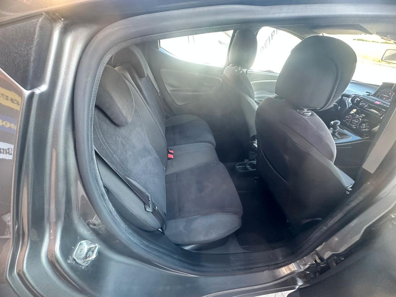 Lancia Ypsilon 0.9 TwinAir 85 CV 5 porte Metano Ecochic Gold