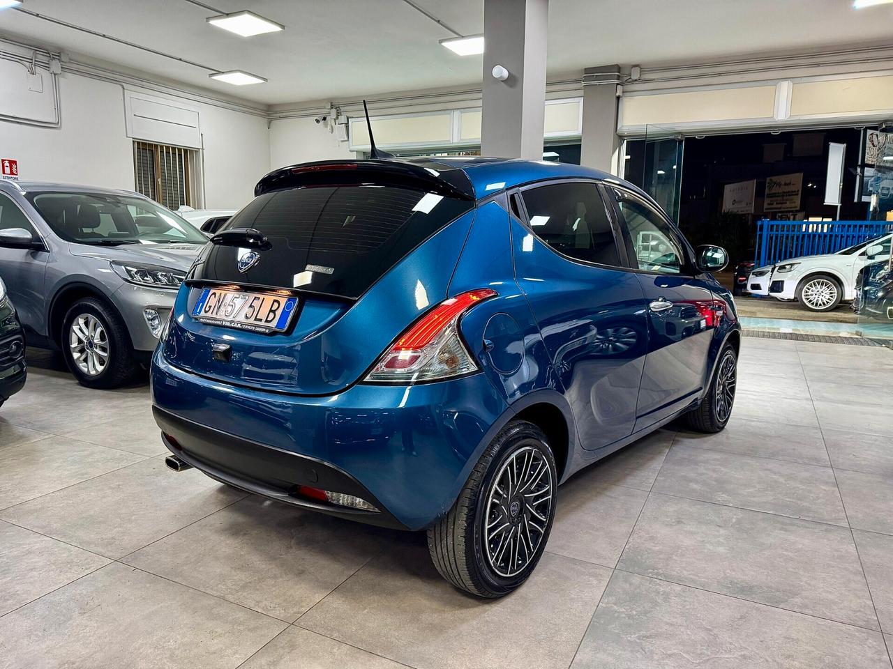Lancia Ypsilon 1.0 FireFly S&S Hybrid 2023