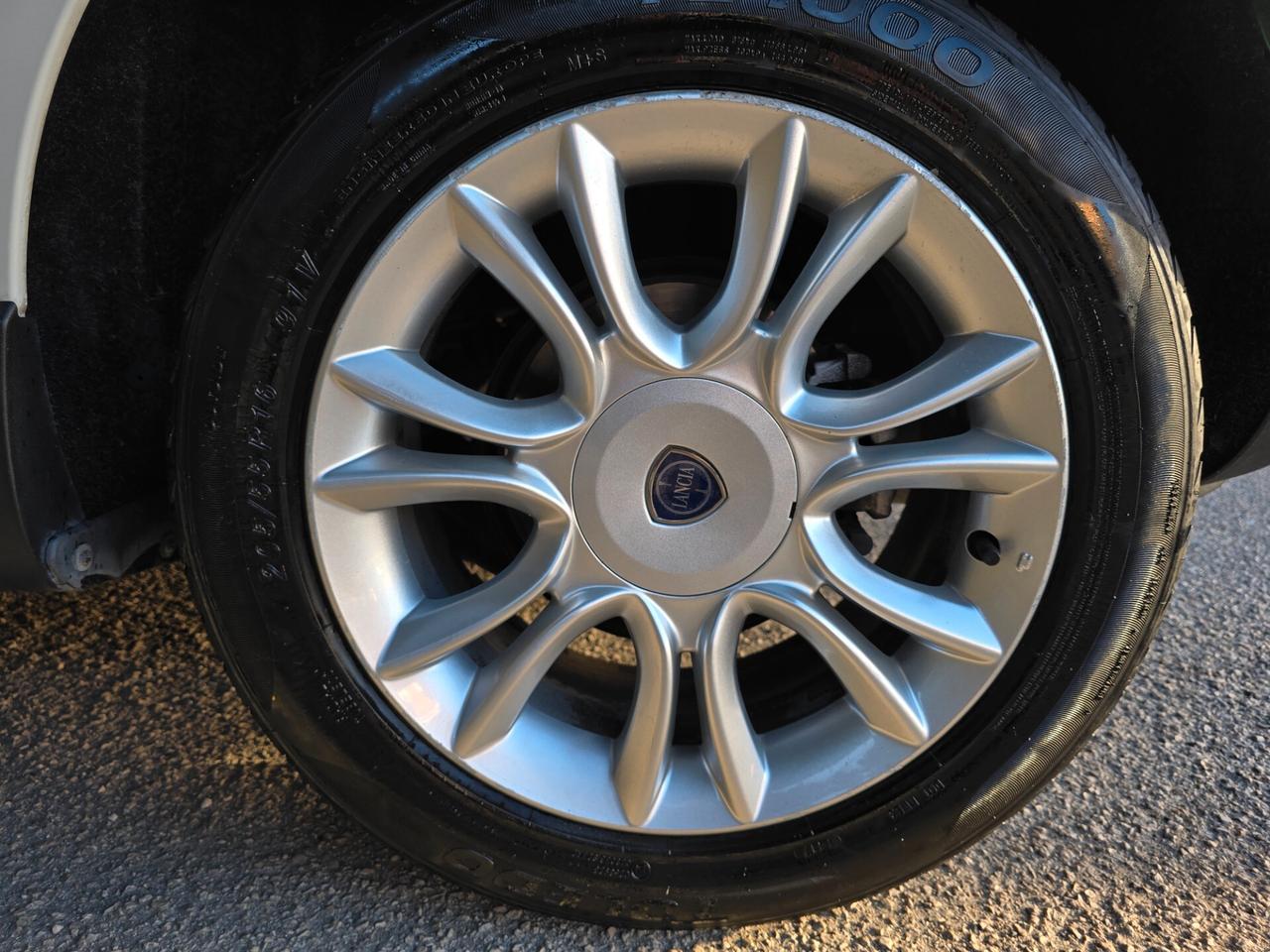 Lancia Delta 1.6 MJT 120cv full opt nuova 2011