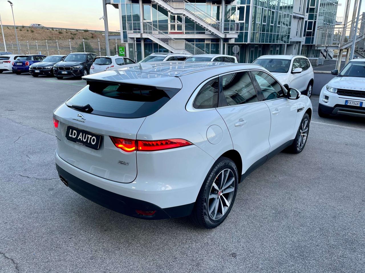 Jaguar F-Pace F-Pace 2.0d Portfolio awd 180cv auto CATENA NUOVA