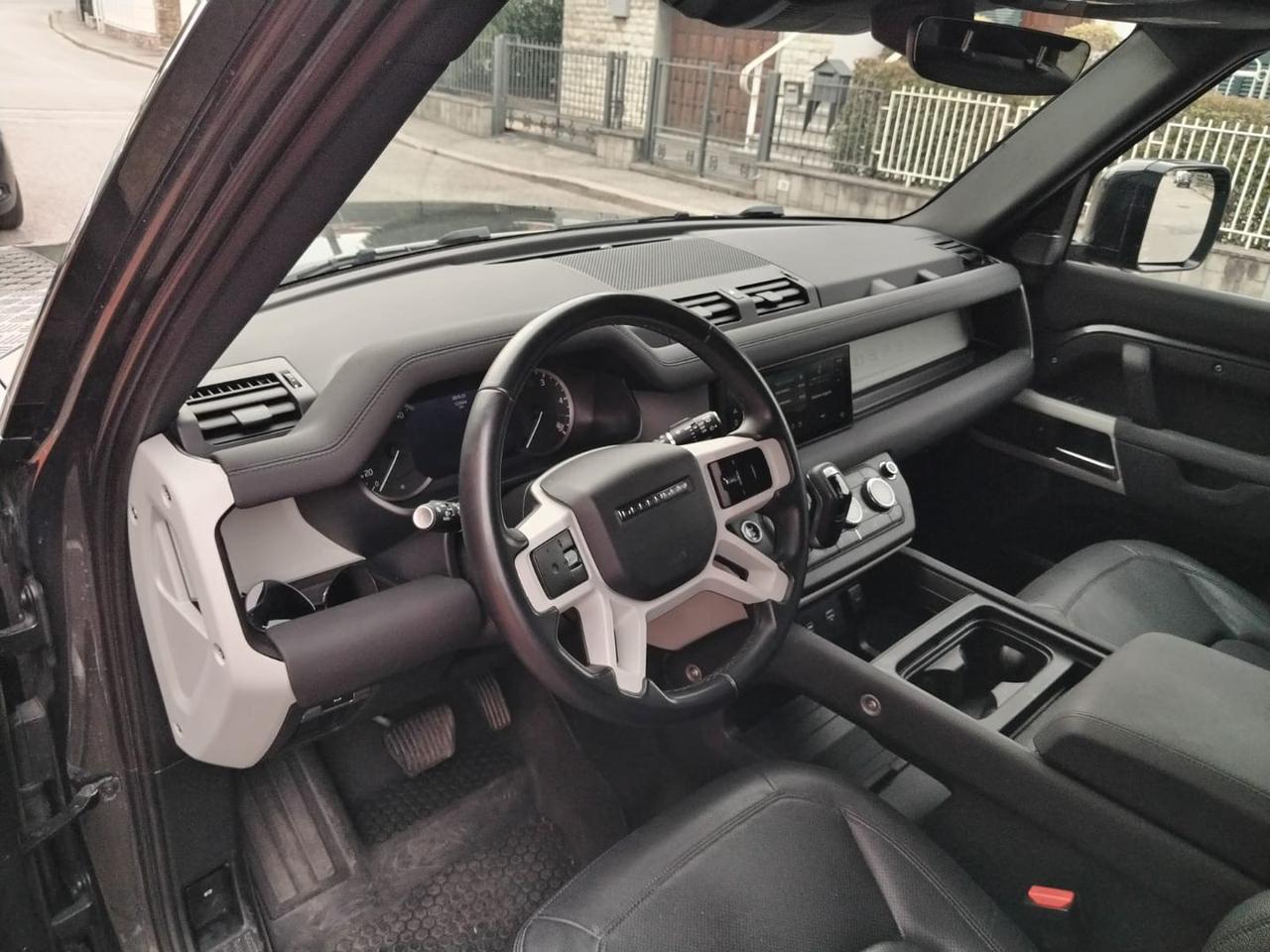 Land Rover Defender SE D 200 MHEV