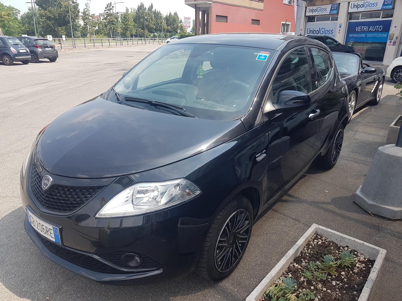 Lancia Ypsilon 1.2 69 CV 5 porte GPL Ecochic Black and Noir