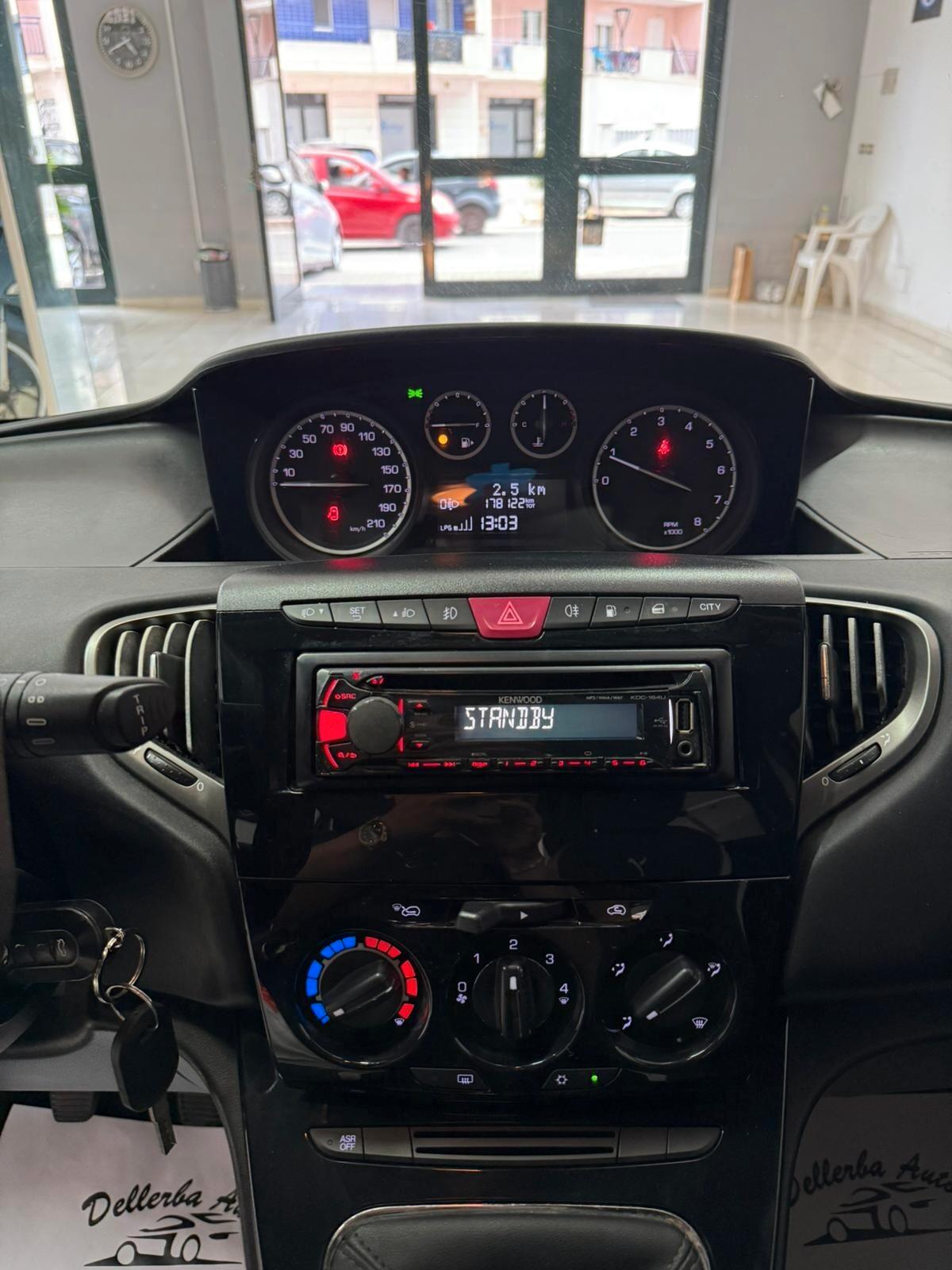 Lancia Ypsilon 1.2 69 CV 5 porte GPL Ecochic Gold