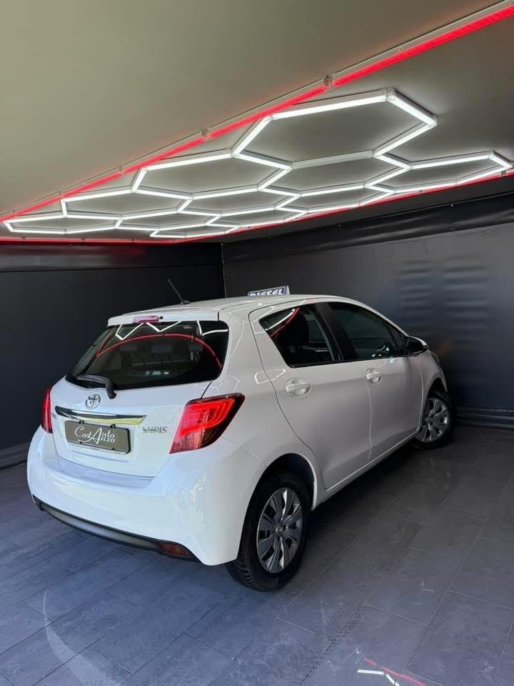 Toyota Yaris 1.4 D-4D Lounge 11/2014