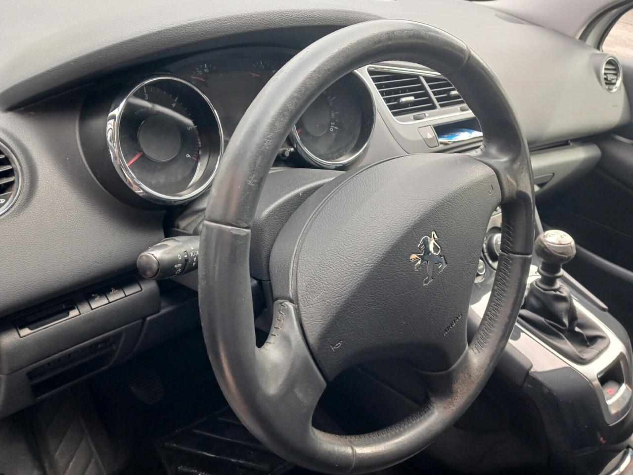 Peugeot 5008 1.6 HDi 7 POSTI