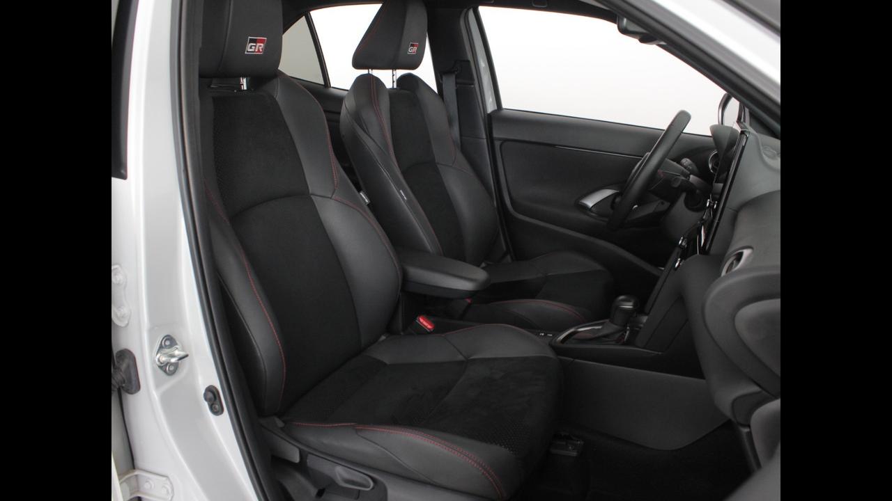 TOYOTA Yaris Cross 1.5 Hybrid 130 GR SPORT FWD e-CVT