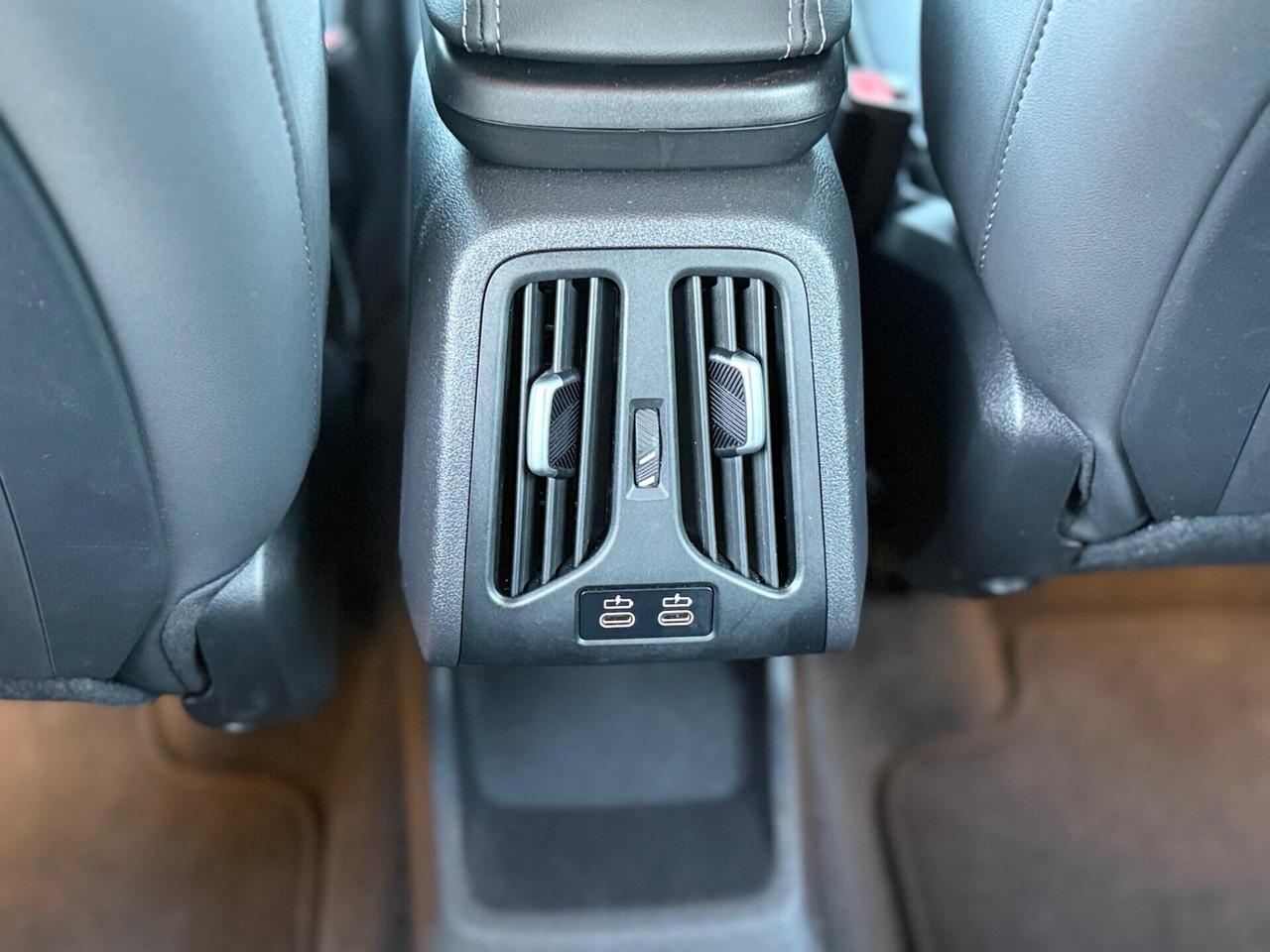 218d Active Tourer Luxury