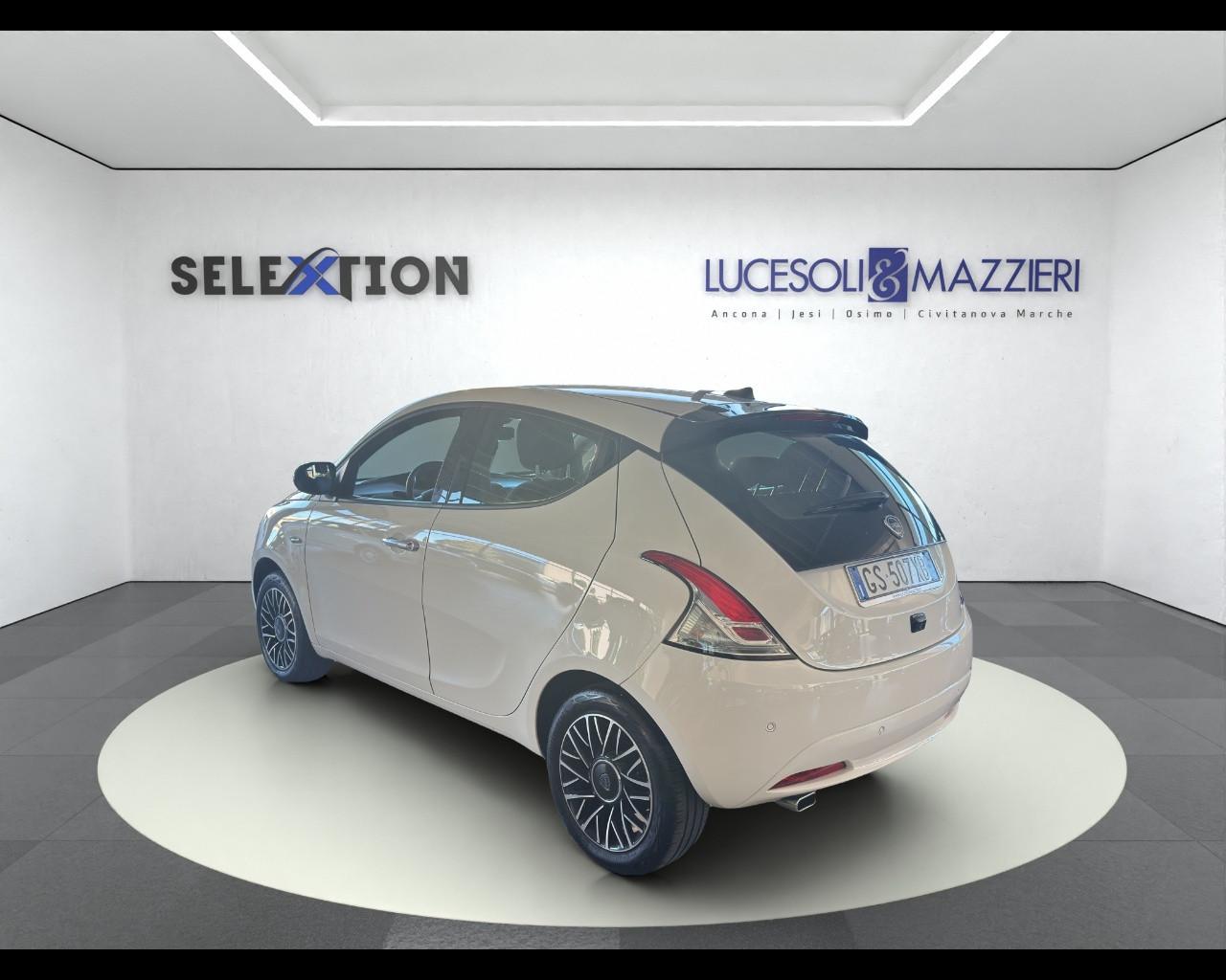 LANCIA Ypsilon 3ª serie - Ypsilon 1.0 FireFly 5 porte S&S Hybrid Platino