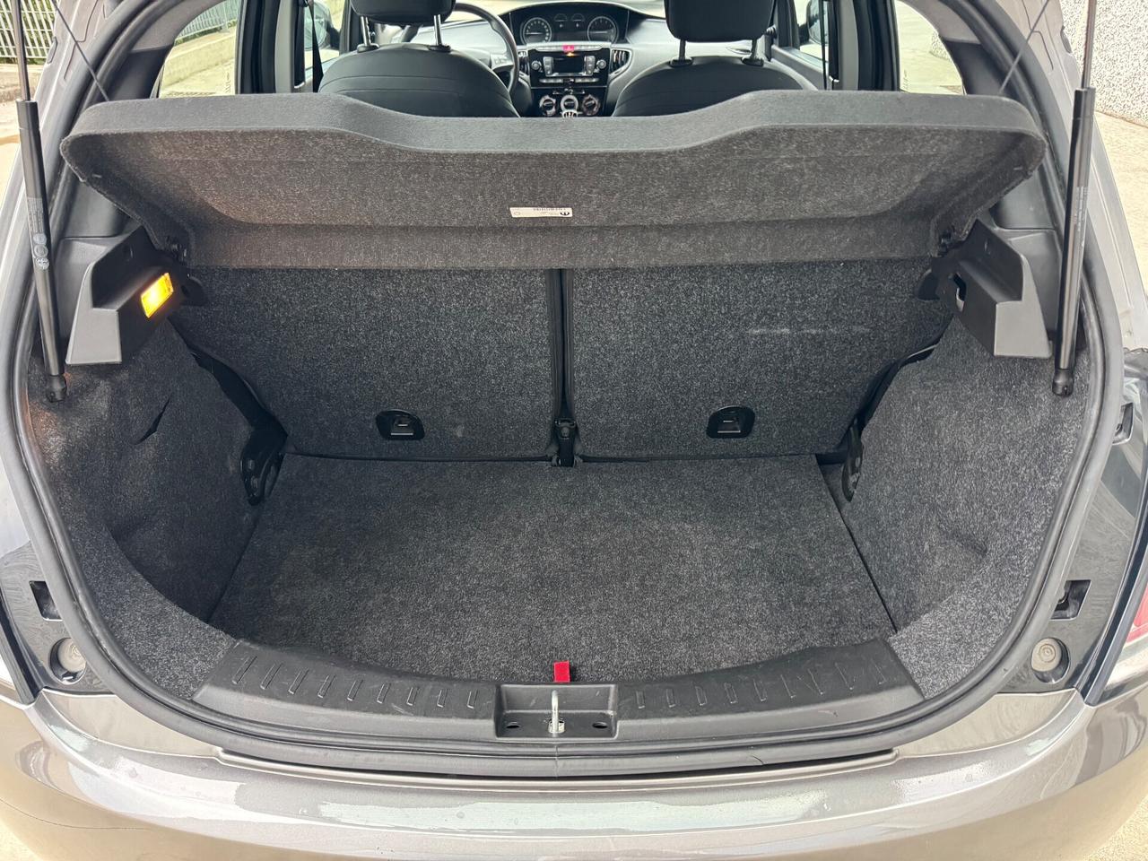 Ypsilon 1.0 FireFly 5 porte S&S Hybrid Silver