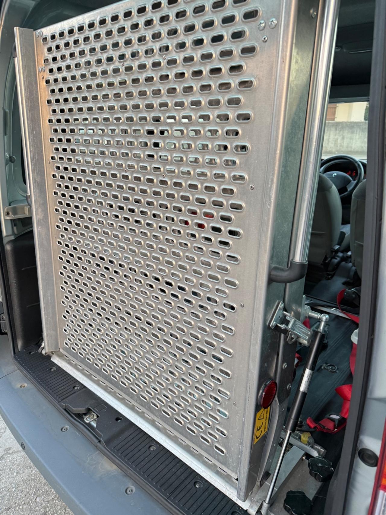 Renault Kangoo 4p. Autocarro 1.2 PEDANA DISABILE