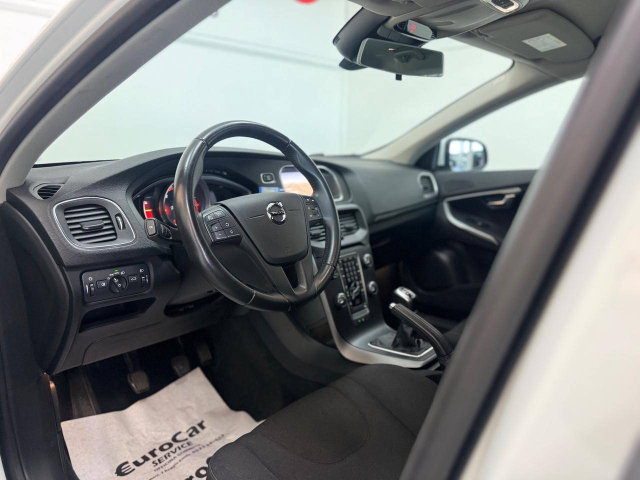 Volvo V40 D2 Inscription 2.0 120cv 07/2018 Euro 6B Neopatentati