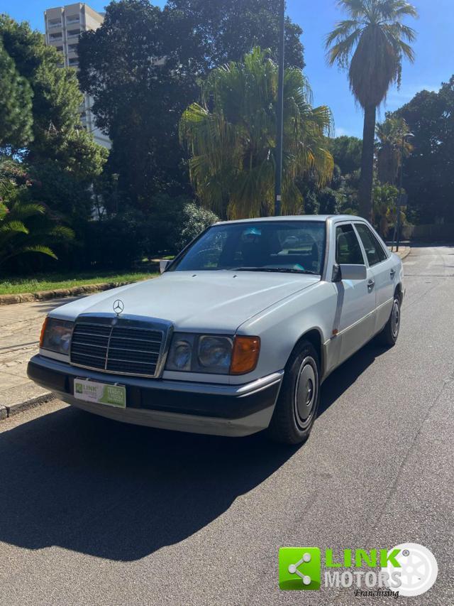 MERCEDES-BENZ 200 E 122 CV Berlina