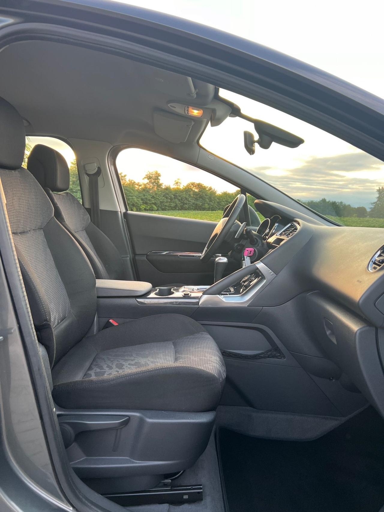 Peugeot 3008 1.6 HDi 110CV cambio robotizzato Tecno