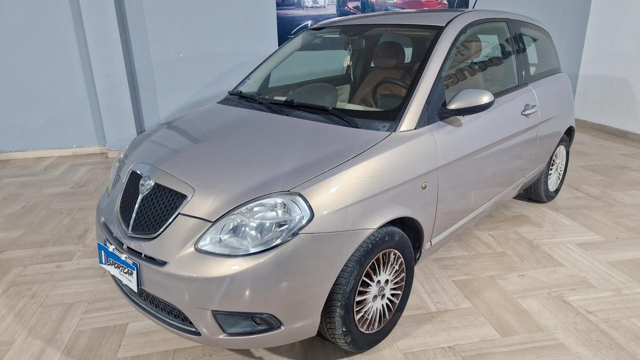 Lancia Ypsilon 1.3 MJT 75 CV Platino