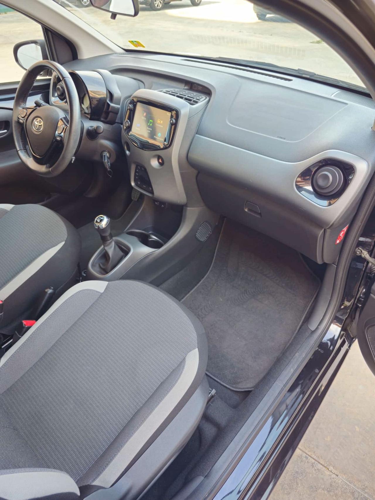 Toyota Aygo Connect 1.0 VVT-i 72 CV 5 porte x-play