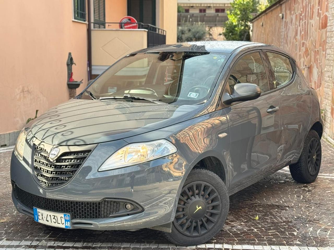 Lancia Ypsilon 0.9 TwinAir 85 CV 5 porte Metano Ecochic Gold