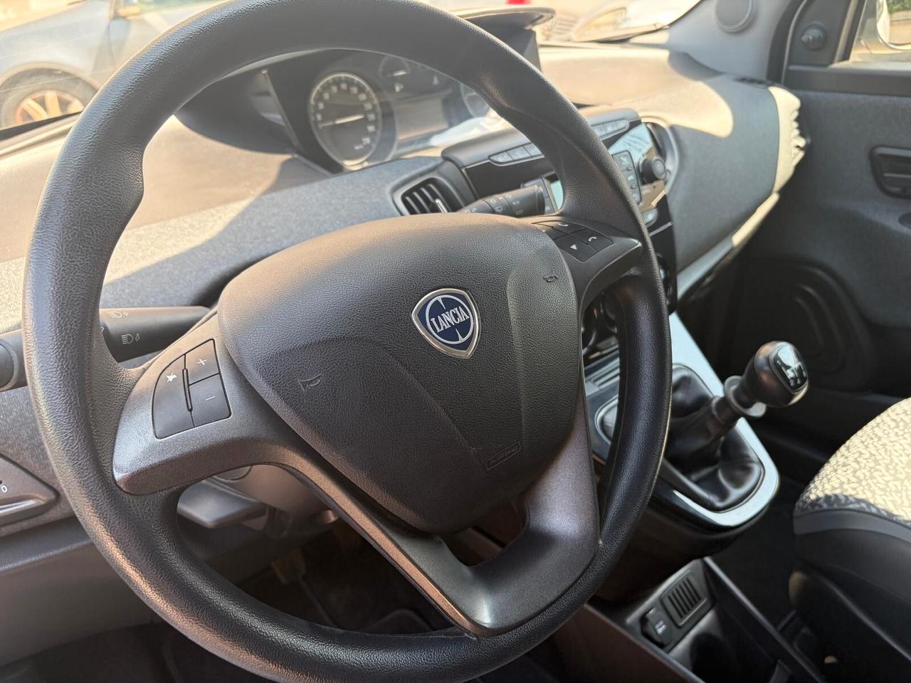 Lancia Ypsilon 1.2 69 CV 5 porte S&S Platinum