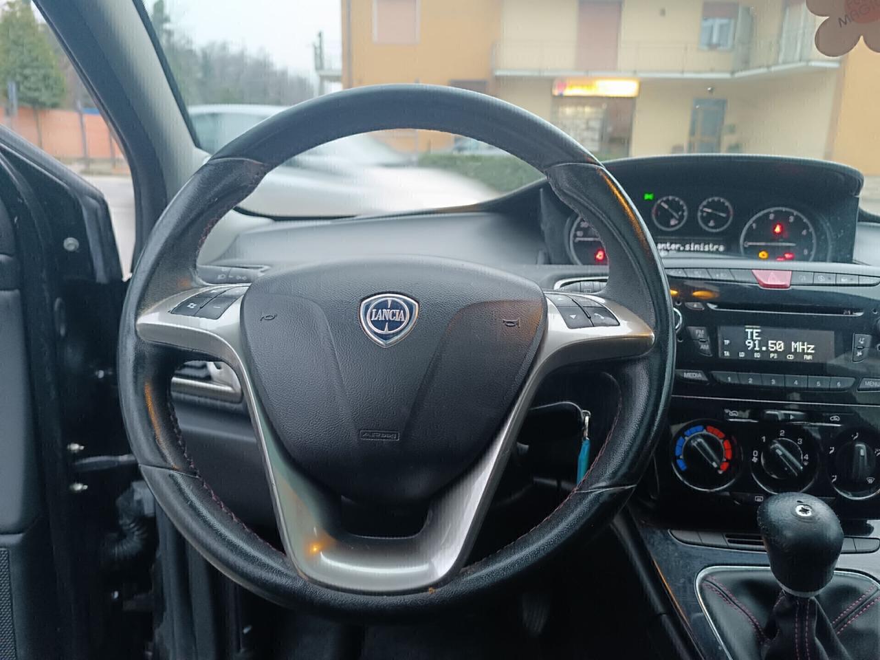 Lancia Ypsilon 1.3 MJT 95 Platinum TETTO APRIBILE