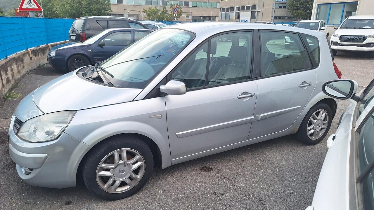 Renault Scenic 1.6 UNIPRO