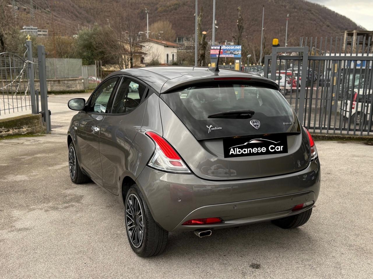 Lancia Ypsilon 1.0 FireFly S&S Hybrid Ecochic Gold