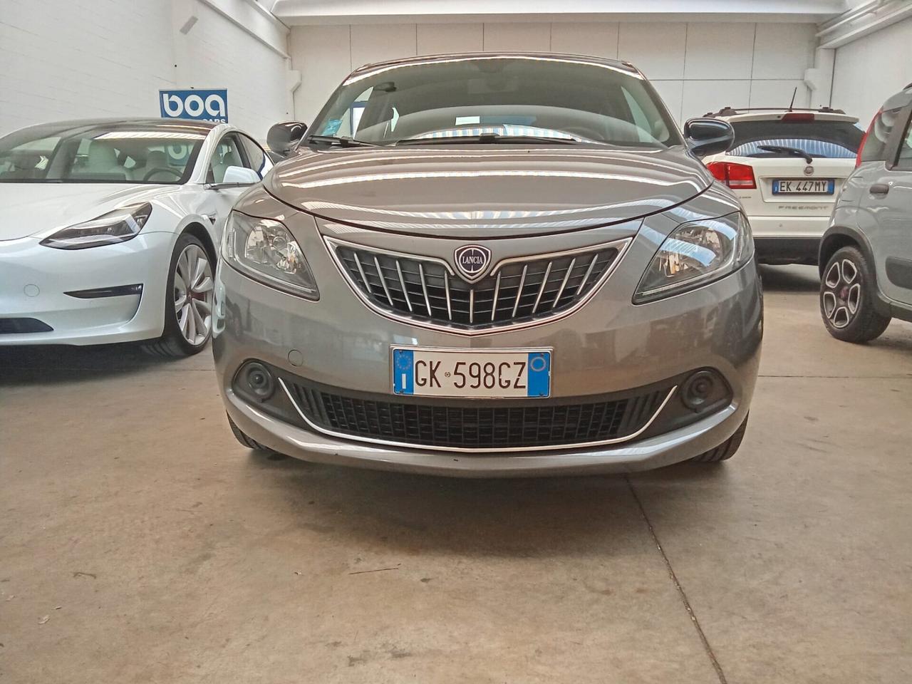 Lancia Ypsilon 1.0 FireFly 5 porte S&S Hybrid Silver