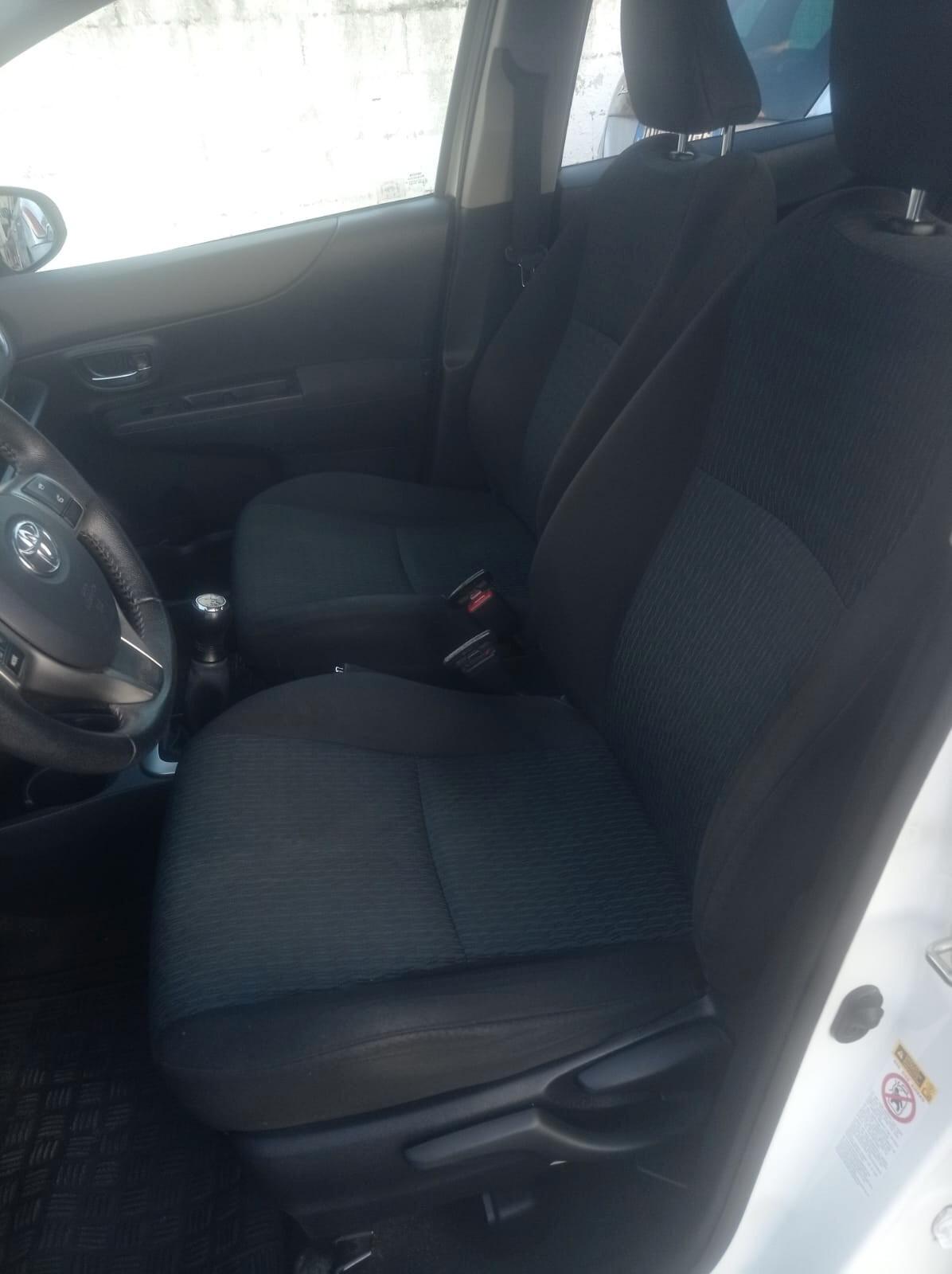 Toyota Yaris 1.0 5 porte Lounge -2012