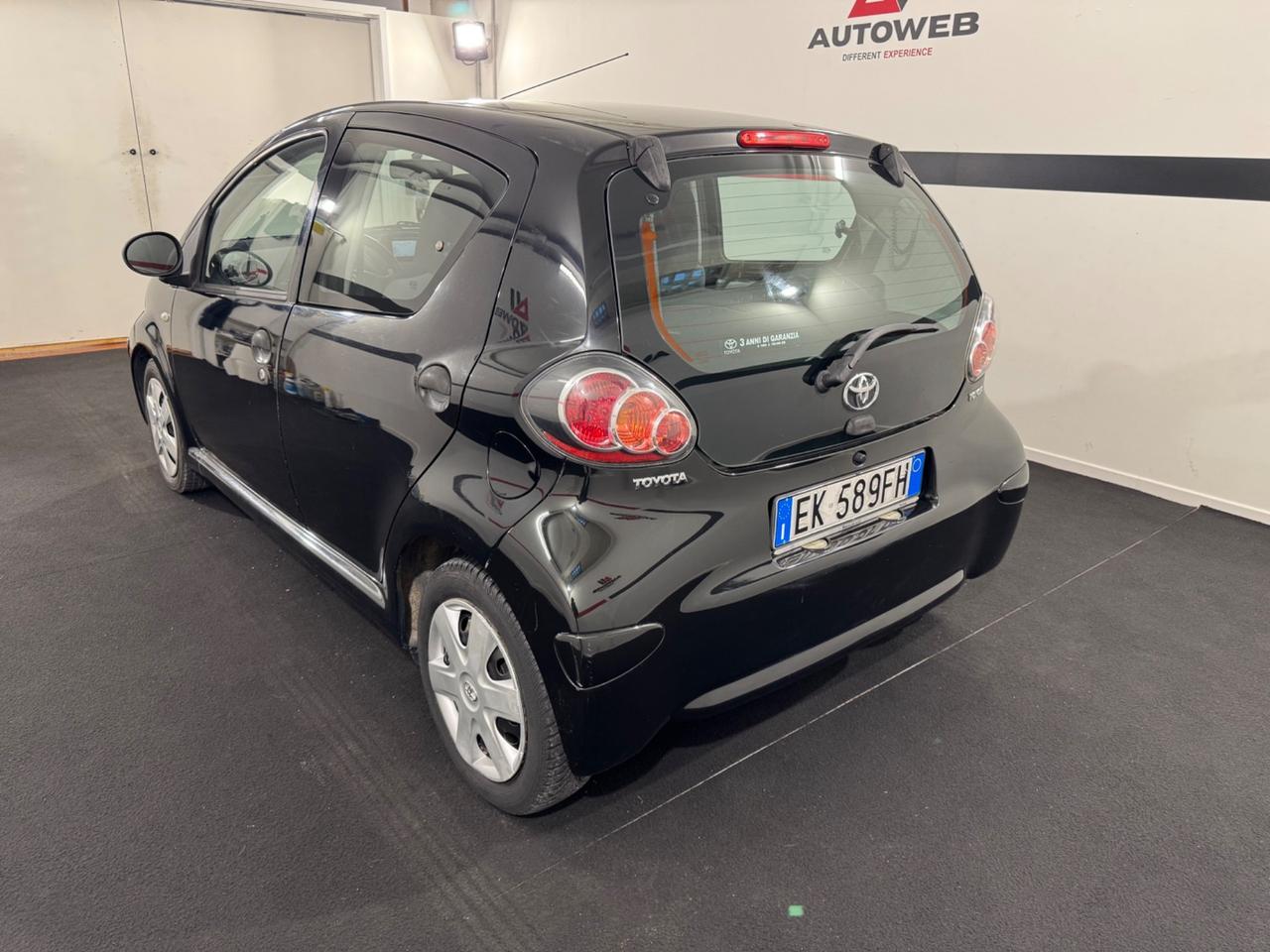 Toyota Aygo 1.0 12V VVT-i 5 porte Deep Ocean Connect MMT