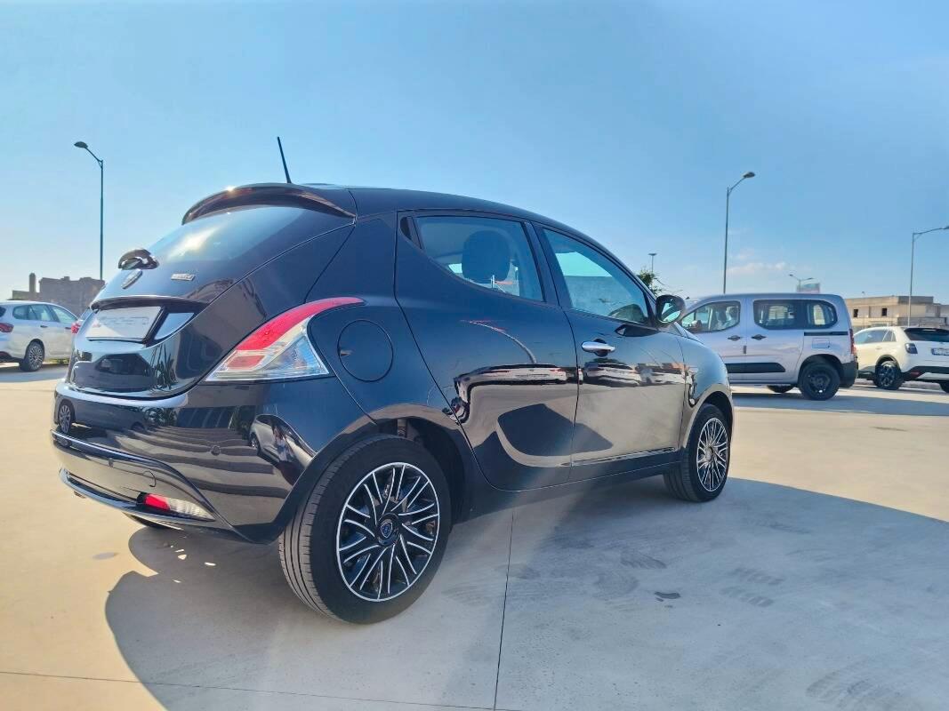 Lancia Ypsilon III 1.0 firefly hybrid Gold s&s 70cv