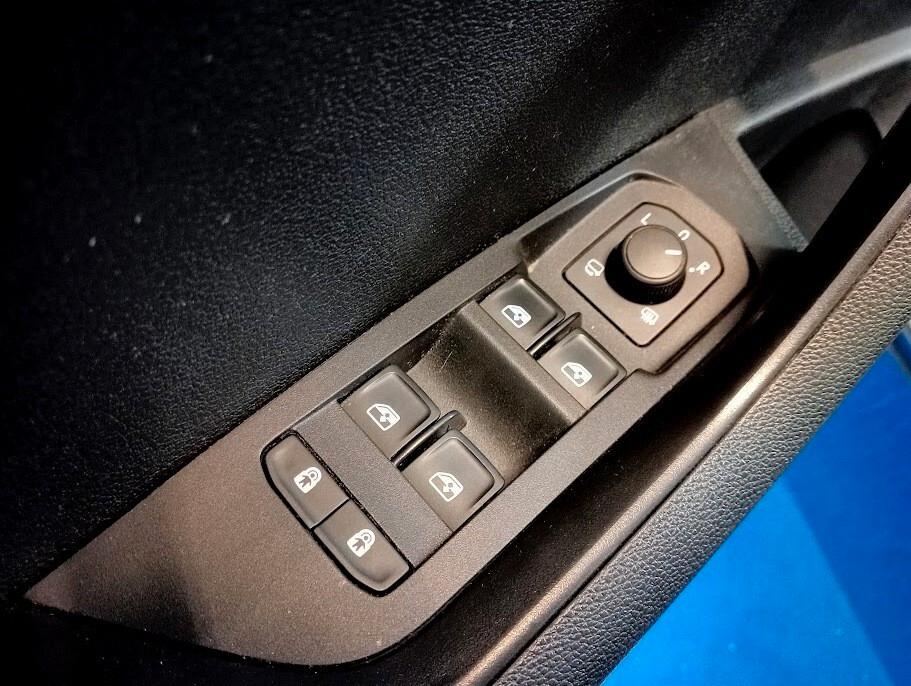 Skoda Karoq 1.6 TDI AMBITION CARPLAY CAMERA 17" PRONTA CONS