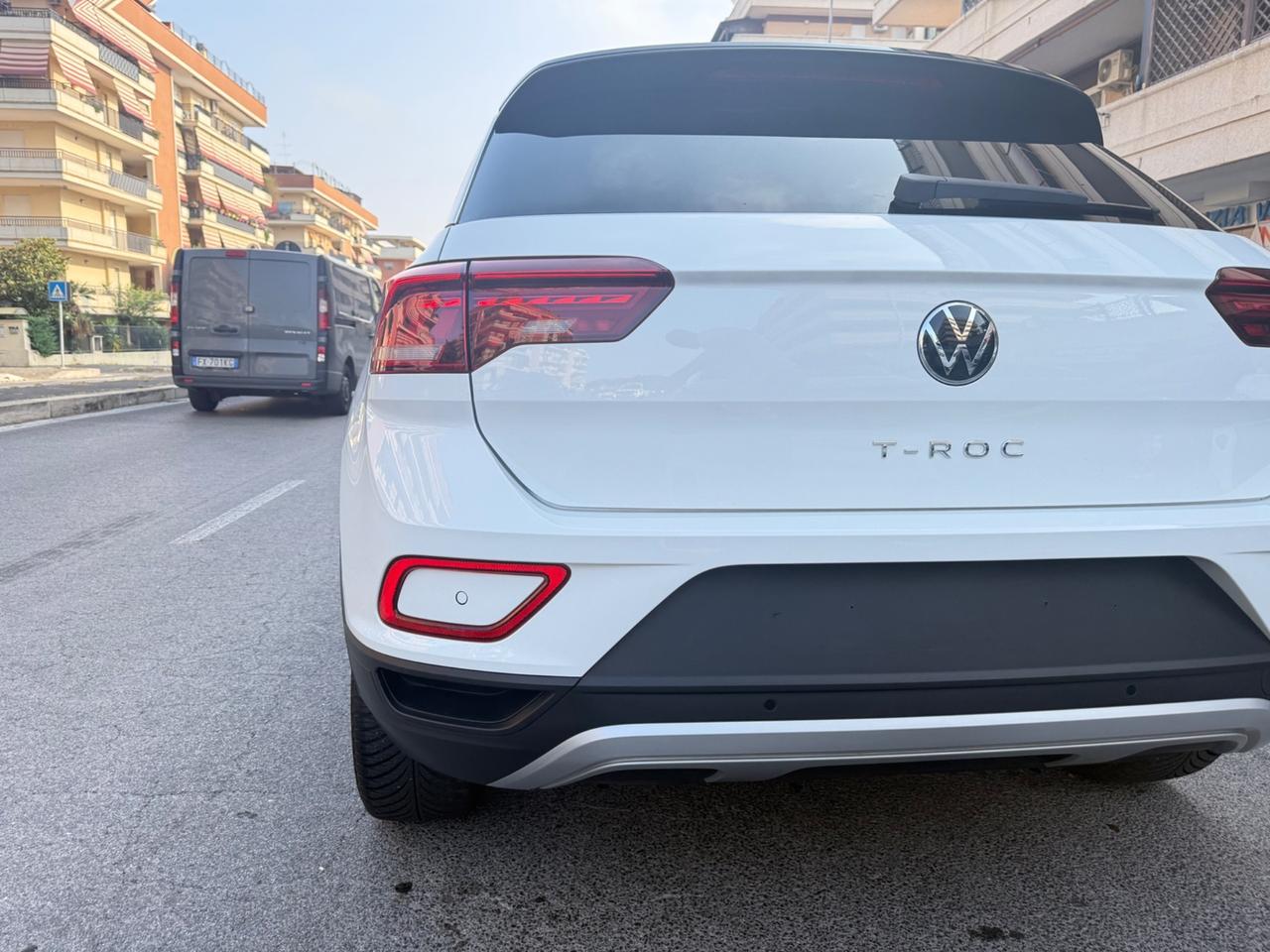 Volkswagen T-Roc 1.0 TSI Style LED NAVI COCKPIT PDC CERCHI 17 CLIMA AUTOMATICO COMANDI AL VOLANTE BICOLORE