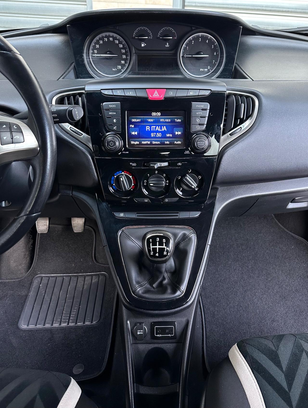 Lancia Ypsilon 1.2 benzina 69cv 5p. Gold