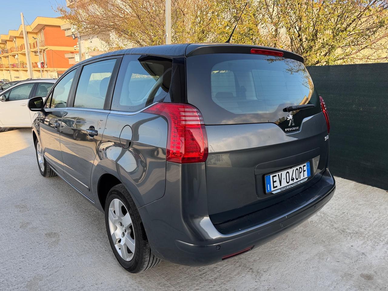 Peugeot 5008 1.6 HDi 115CV 7 POSTI