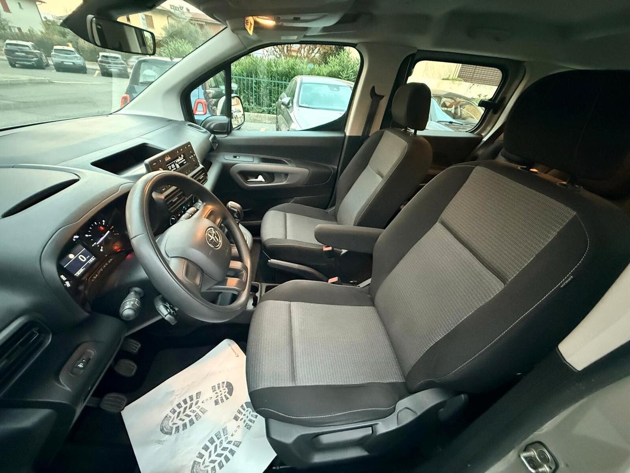 Toyota Proace City Verso 1.5D 100 CV S&S Short D Lounge *GANCIO DI TRAINO*
