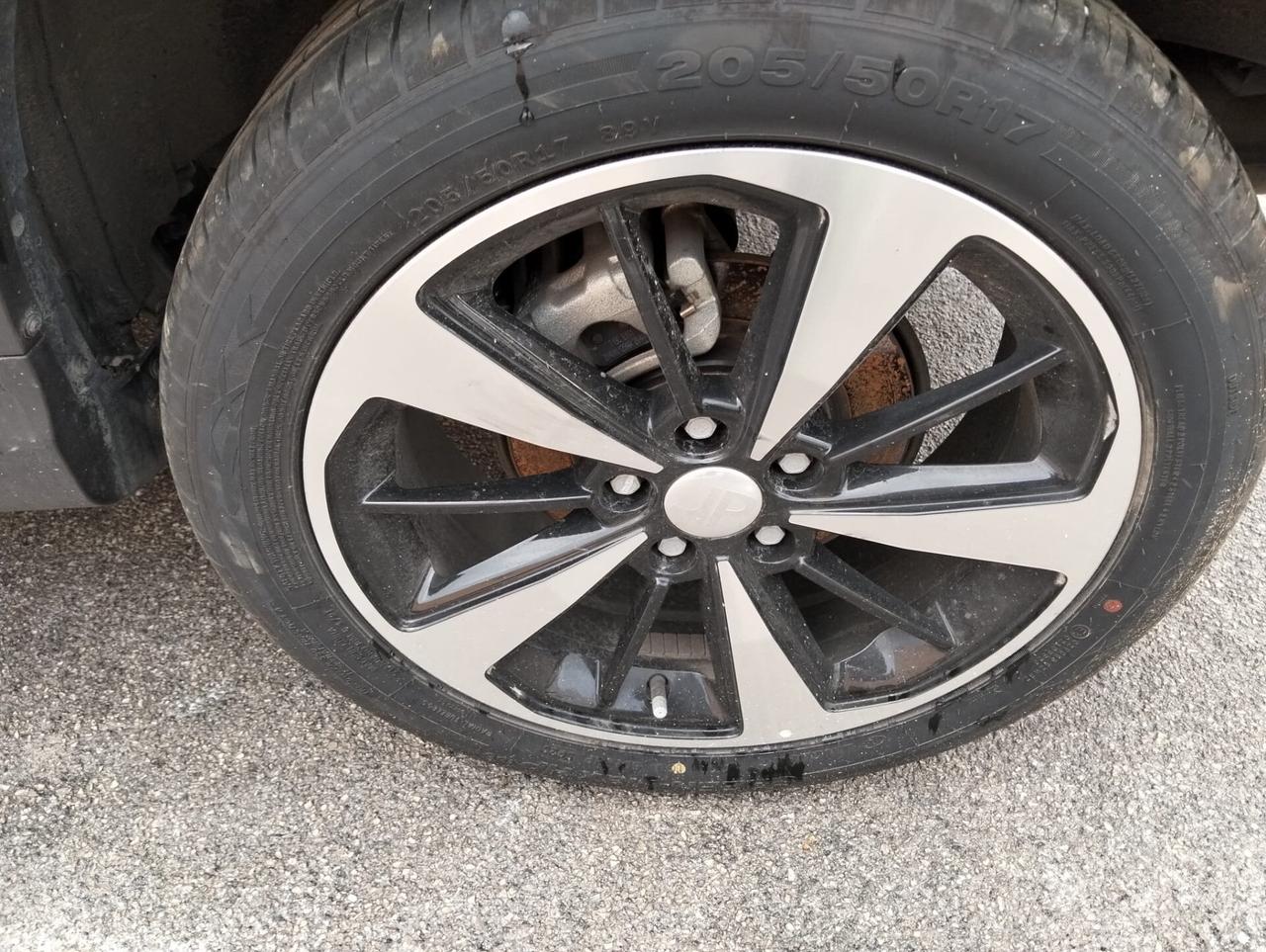 Dr 3.0 1.5 CVT Bi-Fuel GPL 2024 SINISTRATA