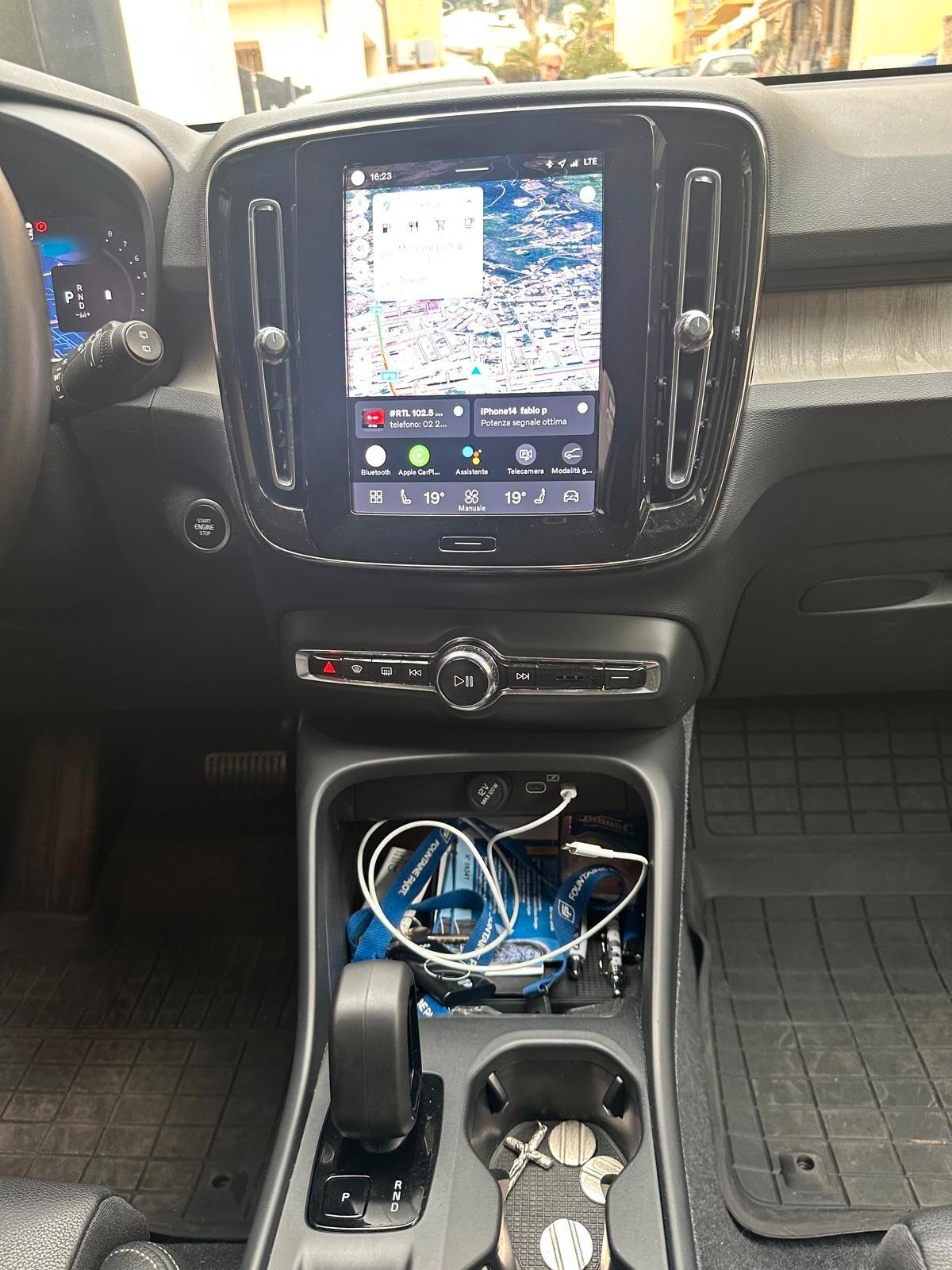 Volvo XC40 B4 2.0Mild Hybrid Core Full Opt. N1 gancio traino